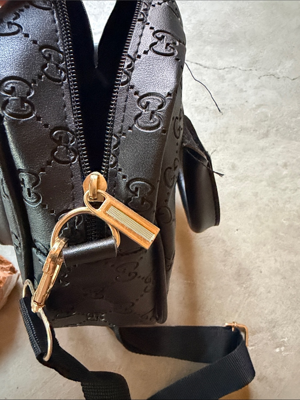 Fashion Black GG Monogram Crossbody with Red and Green Web - Picture 5 of 8
